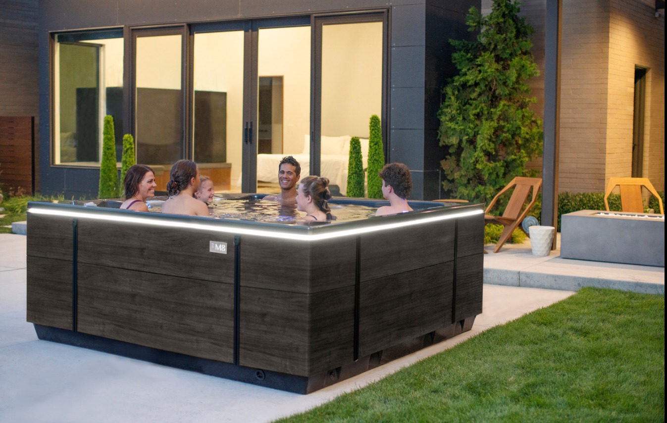 Spa Bullfrog M8