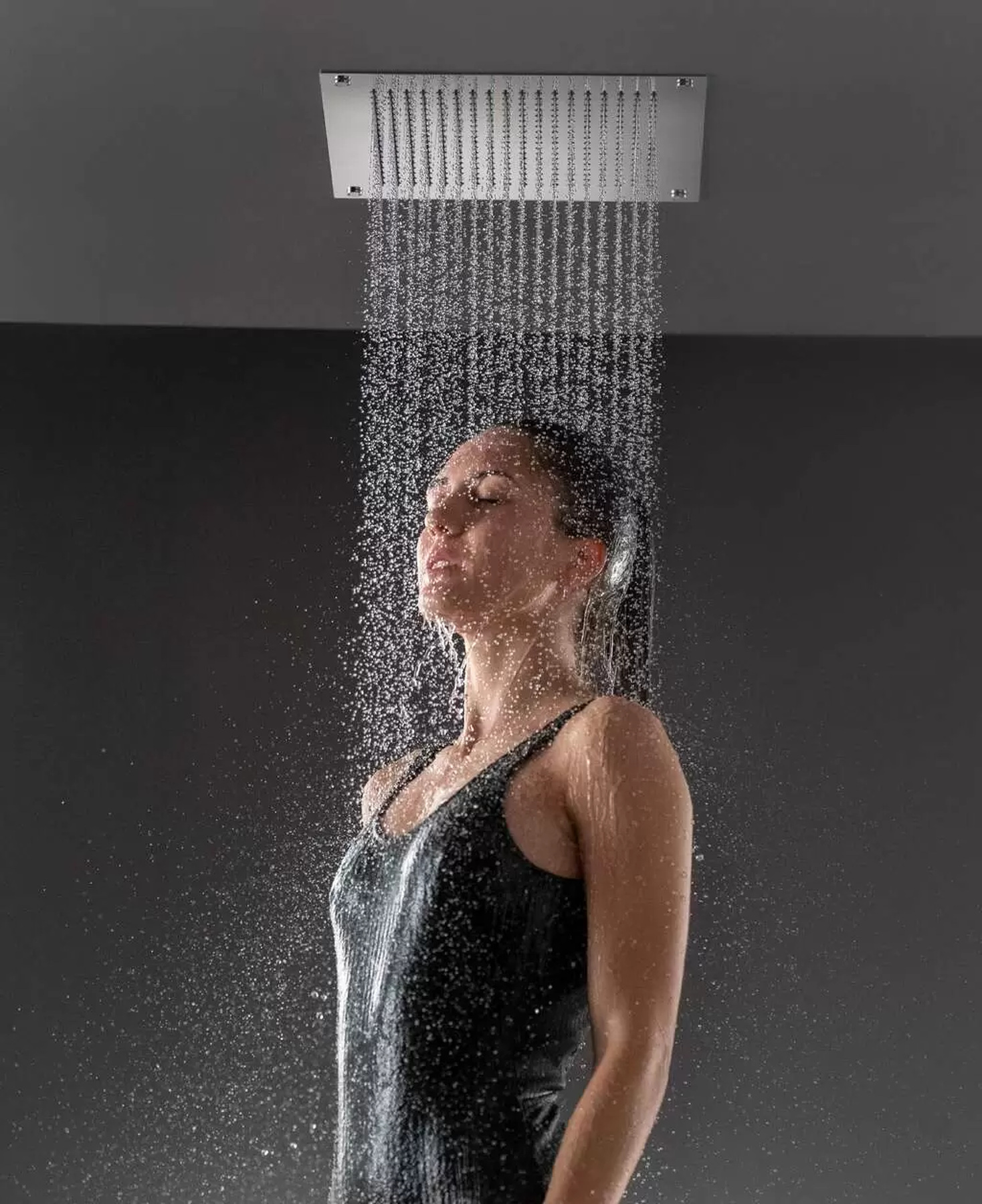 Duche de Chuva Aquaform Essentia — detalhe e ambiente