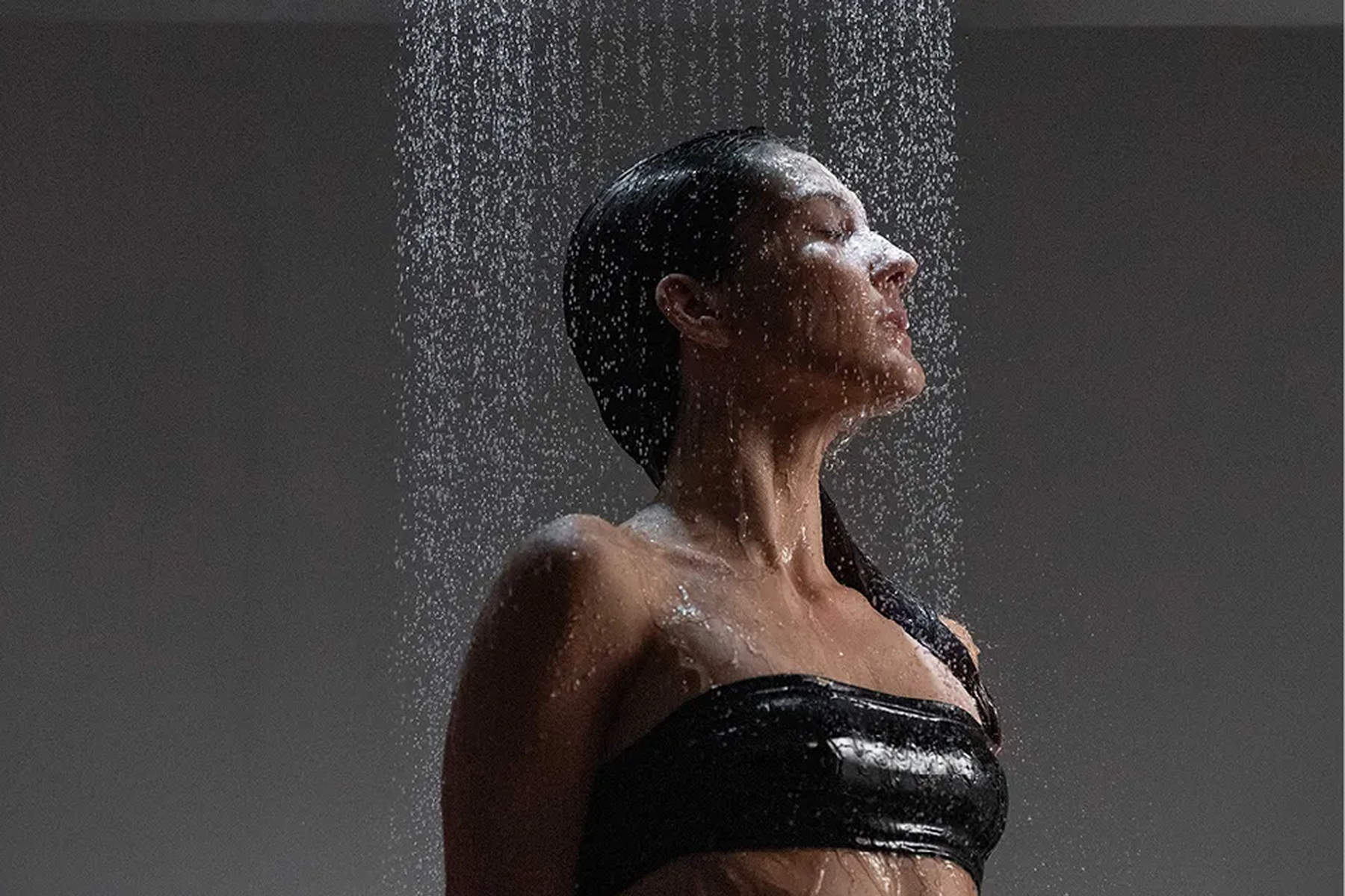 Duche com Iluminação Aquaform Lumina — aplicação em ambiente